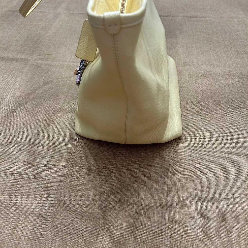 Coach Large tote soft yellow, BONUS added key chain and purse organizer - Picture 2 of 10